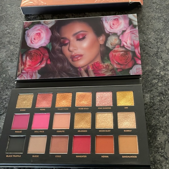 Huda Rose Gold Remastered Eyeshadow Palette revised collection necessary colors - Picture 10 of 10